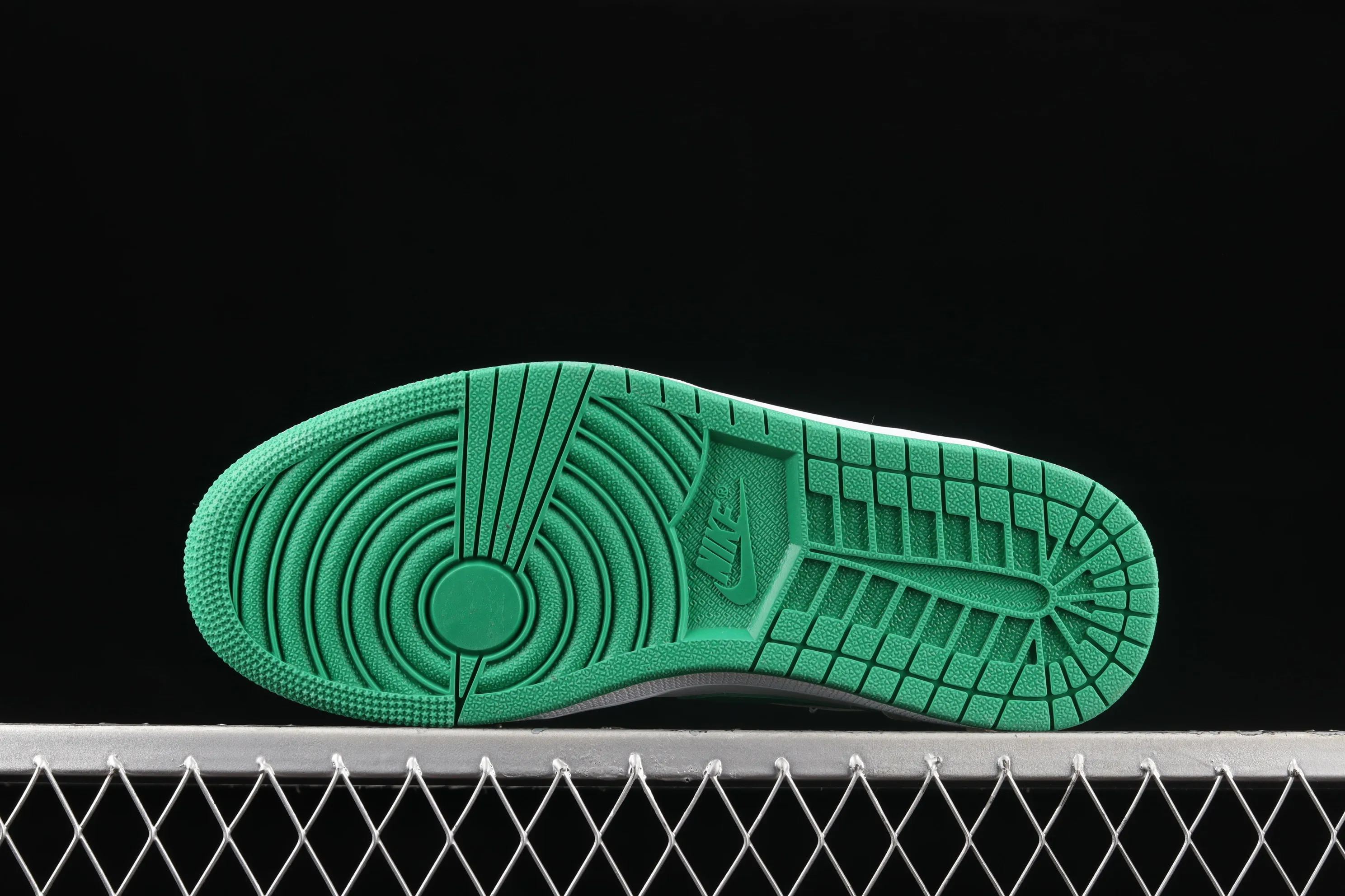 All categories Air Jordan Jordan series basketball shoes Air Jordan 1 Mid Air Jordan 1 Mid AJ1 Joe 1 meter white green mid-top cultural basketball shoes DC9294-103